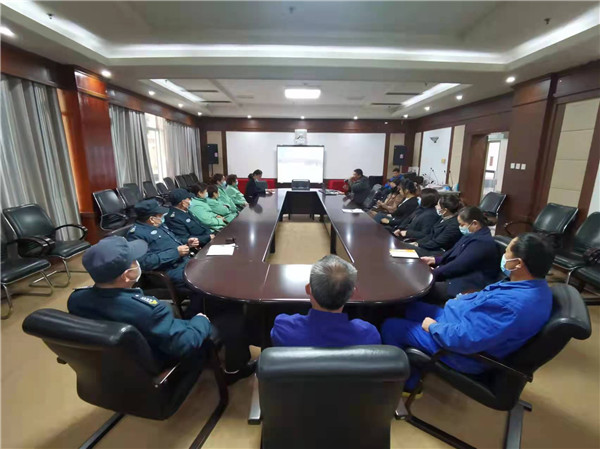 图一 培训老师讲解消防安全知识.jpg