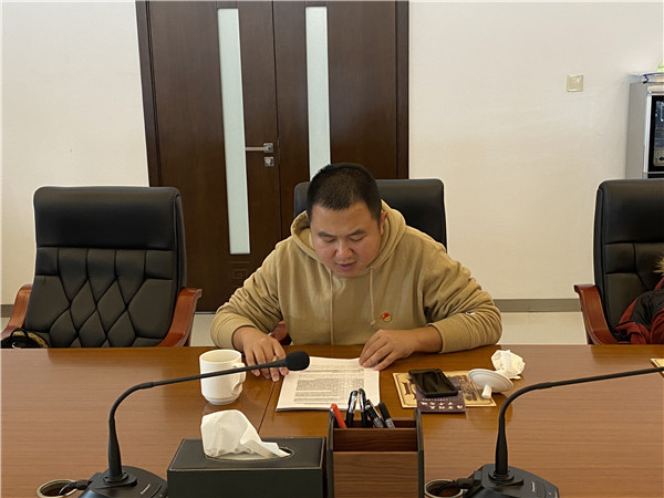 图二 党员代表领读.jpg