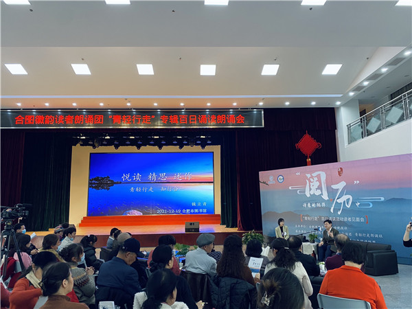 图二 钱立青老师现场与大家分享创作心得.jpg