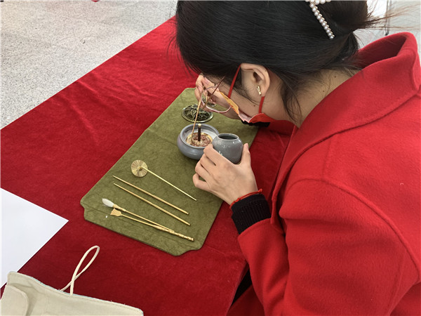 图三 读者练习置香篆模.jpg