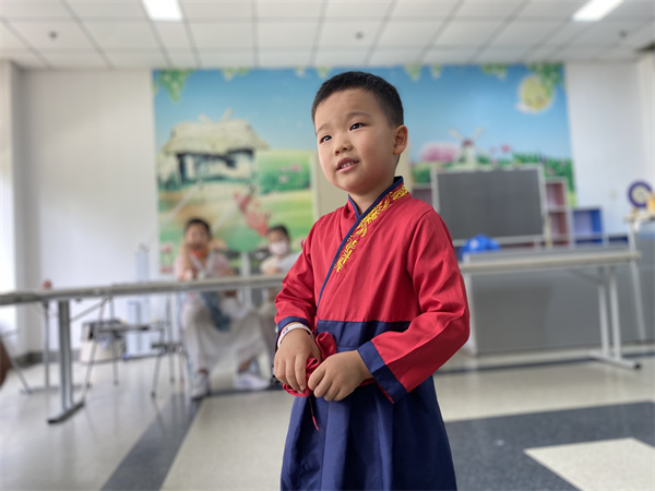 图一 小读者汉服展示.jpg