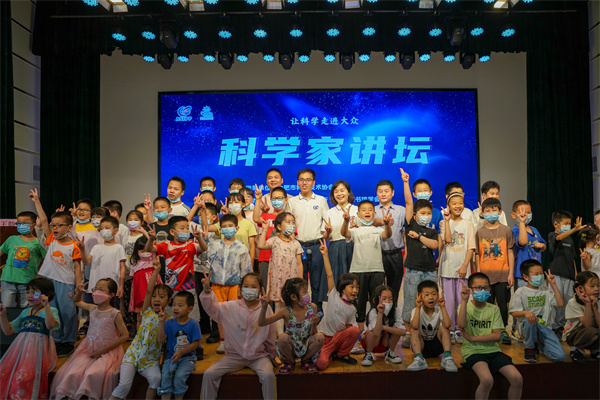 图四 合影留念.jpg