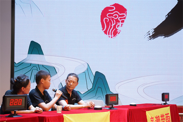 图一 选手回答问题.jpg