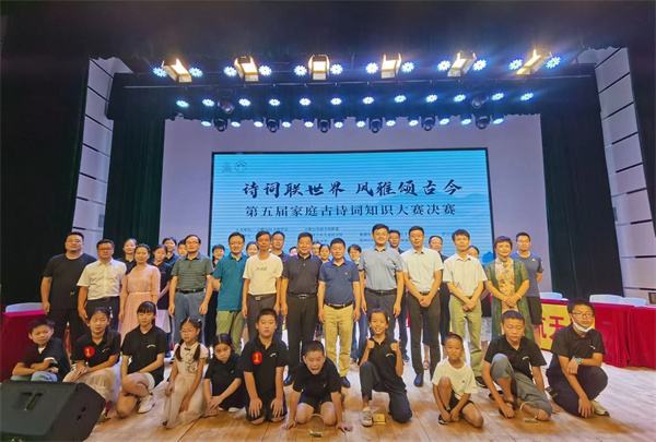 图四 合影留念.jpg