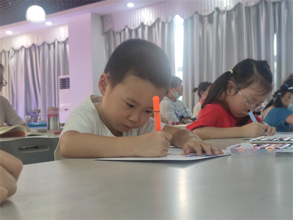 图三 1年级-3年级的孩子们制作教师节专属贺卡.jpg