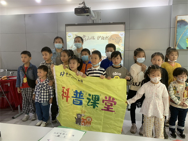 图三读者合影留念.jpg