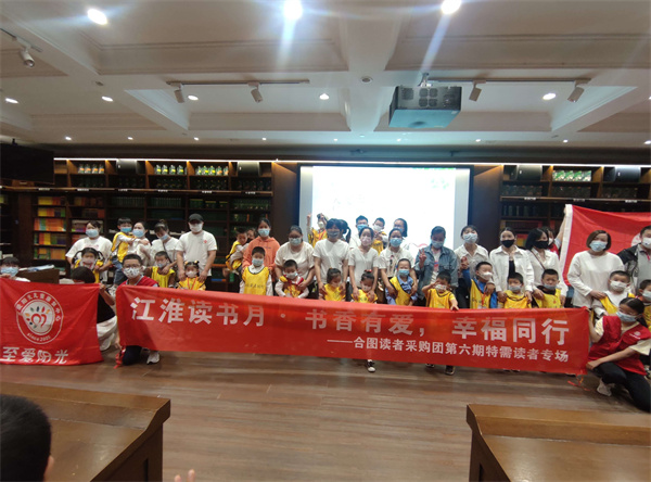 图四读者合影留念.jpg