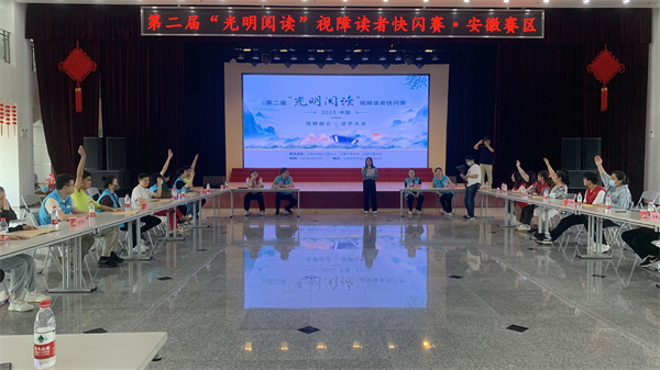 图四 选手们进行抢答.jpg