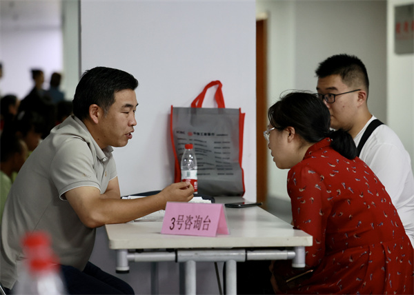 图五 现场一对一专家咨询.jpg