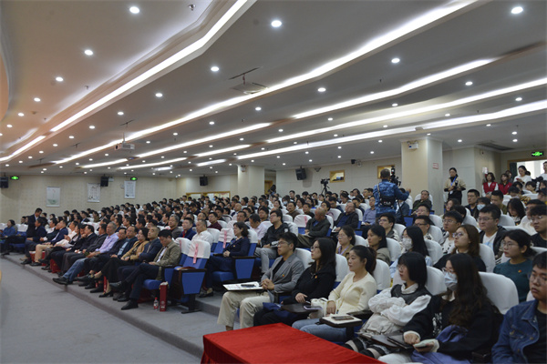 图六 讲座现场.jpg