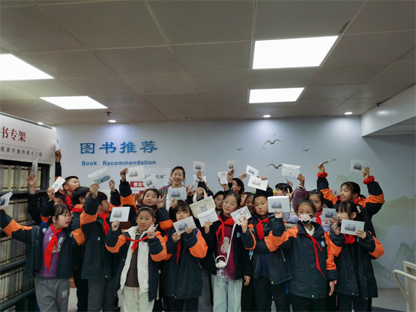 图五 活动结束大合影.jpg