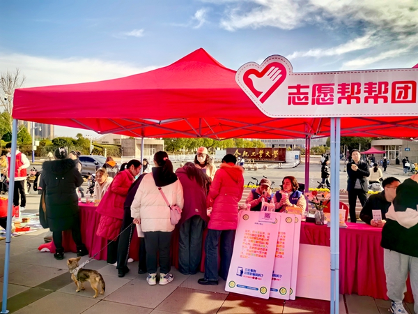 图一 “志愿帮帮团”里合图志愿者介绍合图志愿团_副本.jpg