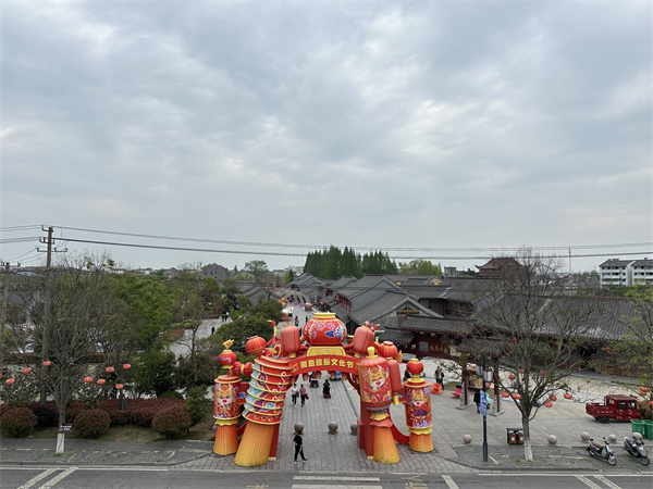 图五 领略古城风貌.jpg