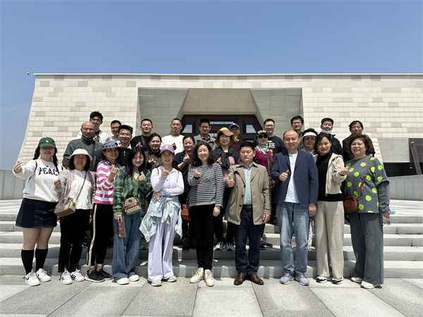 图六 合肥市图书馆开展春游活动.jpg
