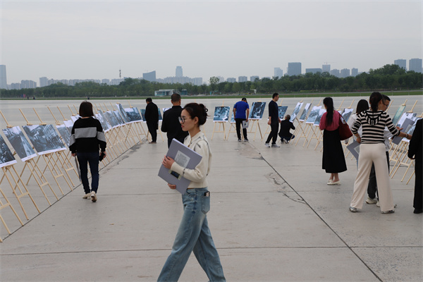 图七 合肥“老照片”展览区.jpg