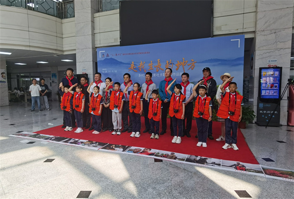 图一 乡村少年光影社主题摄影作品展览在市图开展.jpg