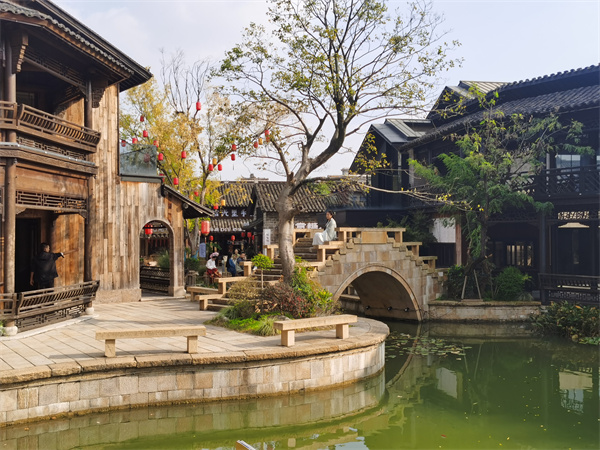 图三 古色古香的小桥流水.jpg