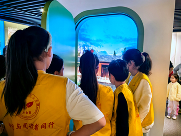 合图研学游02 小合苗体验“任意门”.jpg