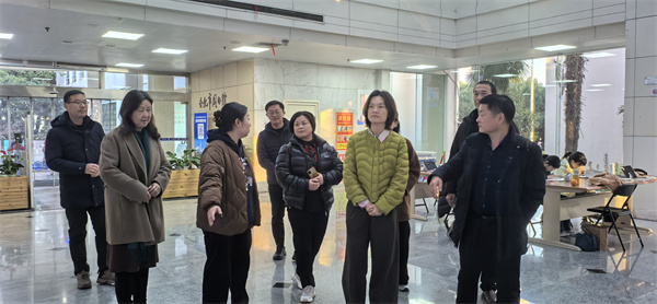 图二 现场实地参观.jpg