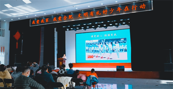 图六 “中国好人”徐艳分享新疆支教经历.png