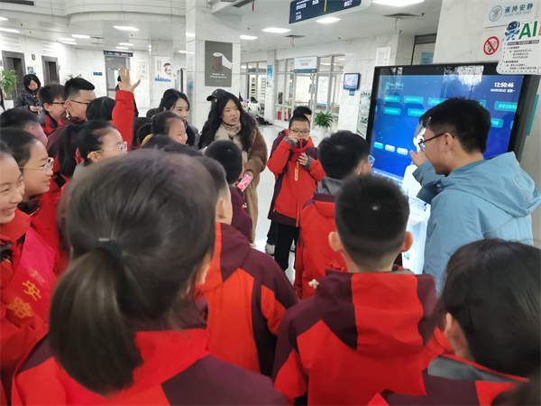 图一 馆员介绍AI馆员.jpg
