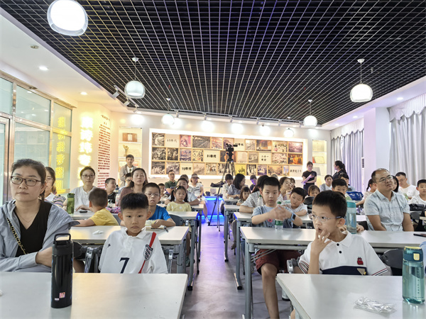 图六 讲座现场.jpg