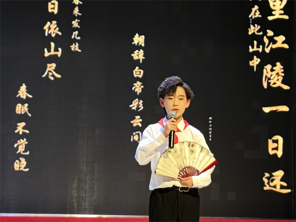 图一 第八届家庭古诗词知识大赛“诗词之夜”在合肥市图书馆举行.jpg