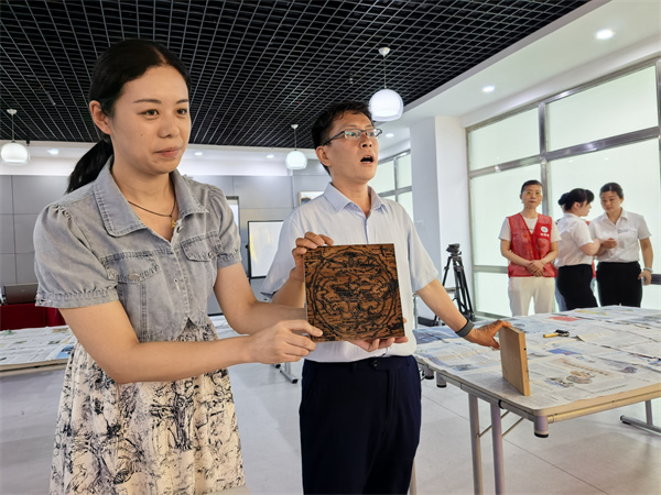 图四 拓印内容源自李鸿章故居的建筑纹样.jpg