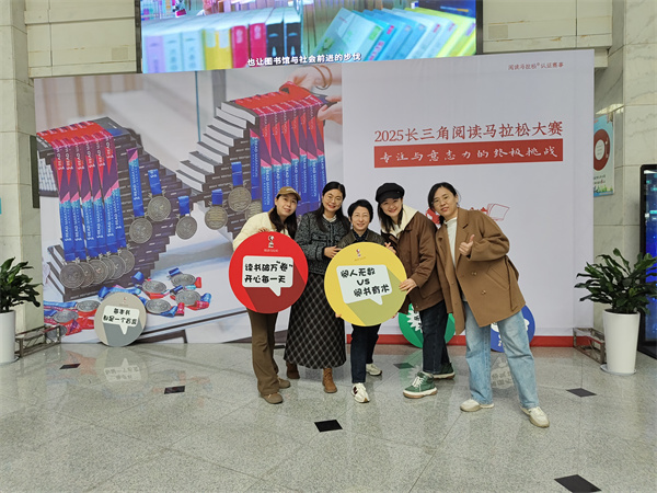 图四 组队合影.jpg 图四 组队合影.jpg