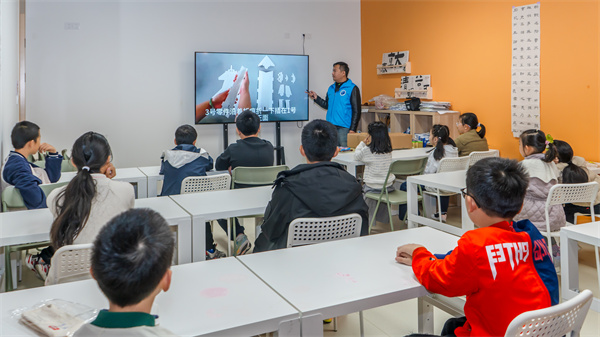 图四 招商拾光分馆开展中国航模互动活动.jpg