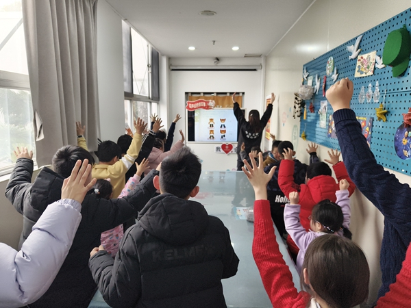 学习做五禽戏动作3.jpg 学习做五禽戏动作3.jpg