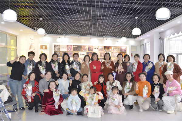 图六 活动合影.jpg 图六 活动合影.jpg