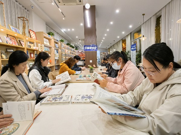 阅读书籍2.jpg
