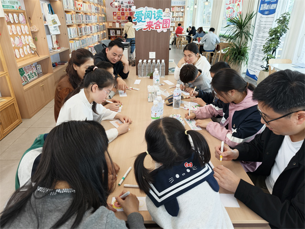 图一 爱心读者亲手画矿泉水腰封.jpg 图一 爱心读者亲手画矿泉水腰封.jpg