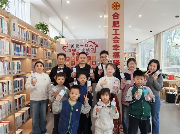 图三 现场绘画大合照.jpg 图三 现场绘画大合照.jpg