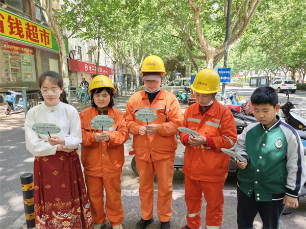 图五 大家一起朗读庐州诗词.jpg 图五 大家一起朗读庐州诗词.jpg