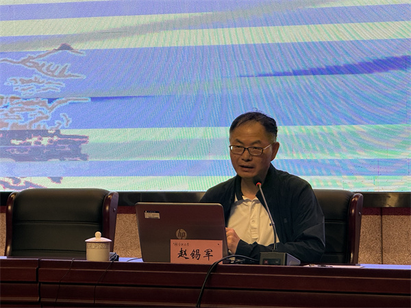 图二 中国人民大学教授、博士生导师赵锡军教授现场授课.jpg 图二 中国人民大学教授、博士生导师赵锡军教授现场授课.jpg