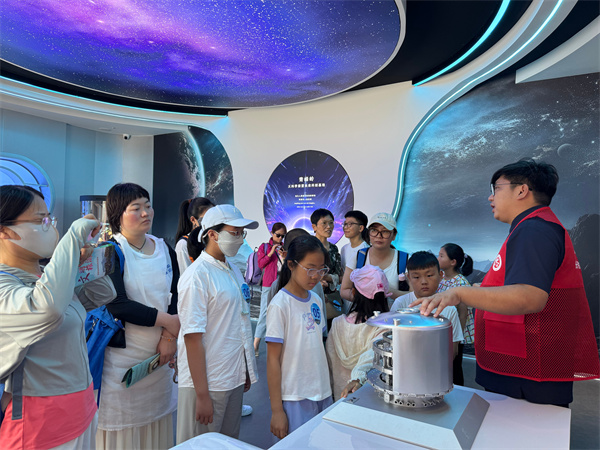 图五 青少年走进长丰县青峰岭大科学装置主题科创基地.jpg
