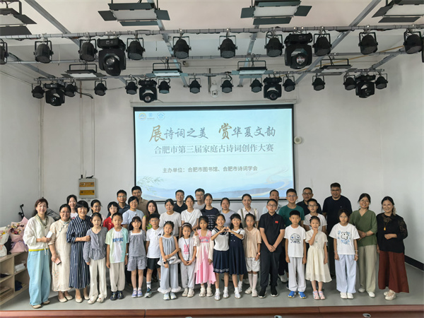 图七 活动大合影.jpg 图七 活动大合影.jpg