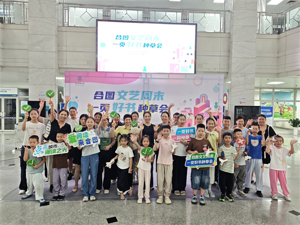 图四 活动合影.jpg 图四 活动合影.jpg