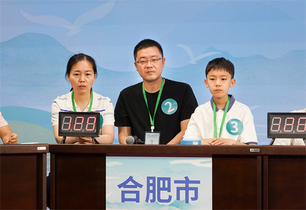 图四 合肥市图书馆选送的常友宁家庭荣获大赛二等奖.jpg 图四 合肥市图书馆选送的常友宁家庭荣获大赛二等奖.jpg